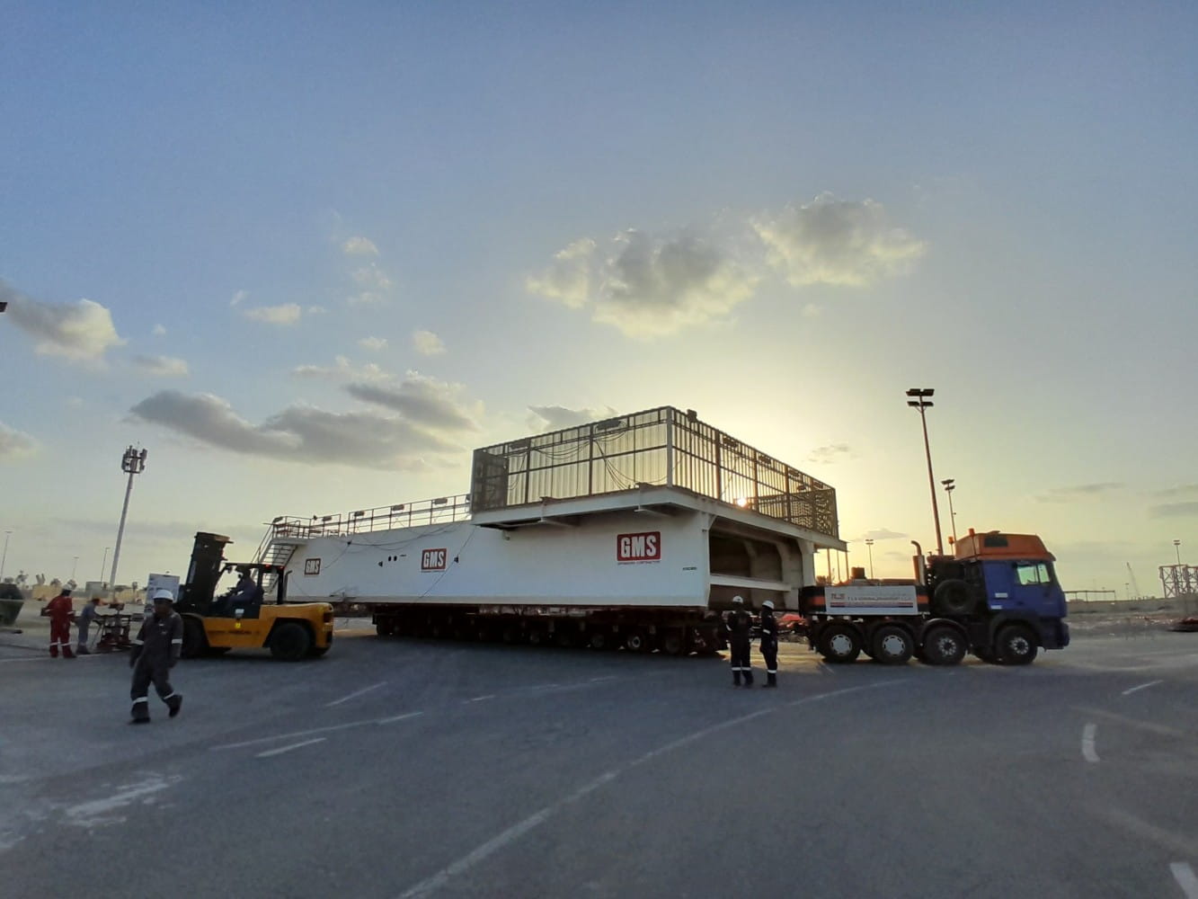 Read more about the article Relocating a 150-Ton Cantilever Extend Deck | Heavy-Lift ODC Logistics for Jackup Barges