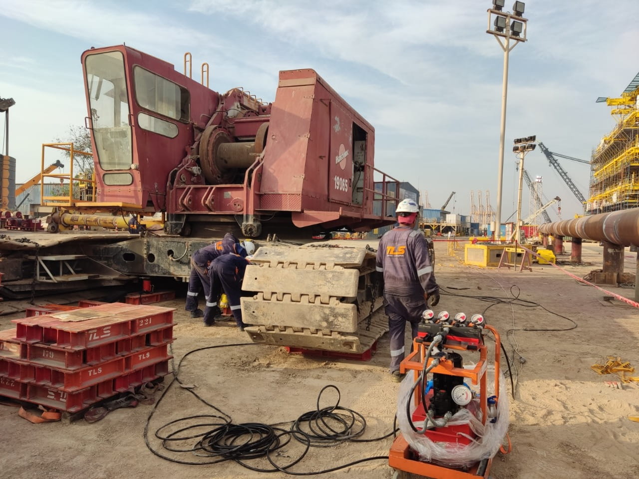 Read more about the article Jacking and Transporting a 90-Ton Manitowoc Crawler Crane
